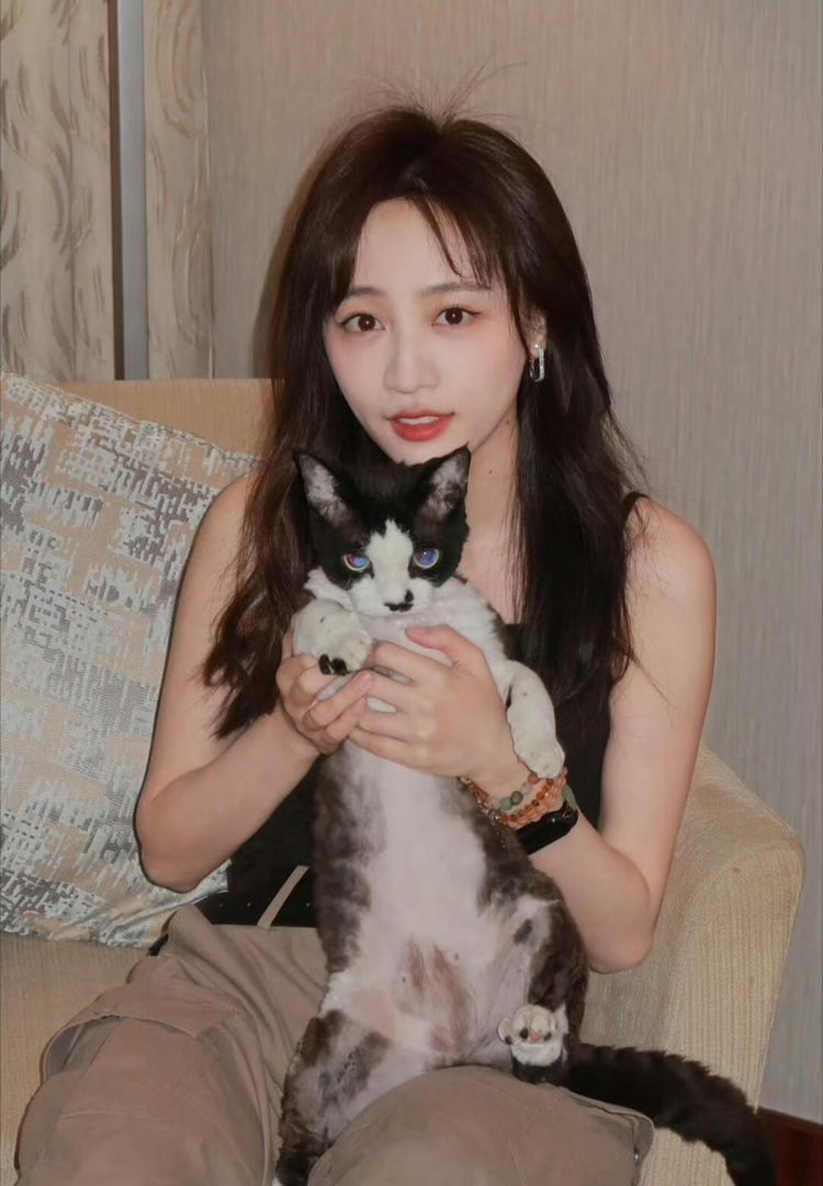 黄婷婷最想和郝蕾合作无限超越班歌手出身的人演自己最容易，演别人才难。黄婷婷想挑战