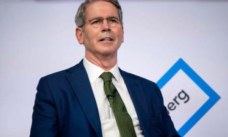 当美国财长亲眼目睹中国将持有的7800亿美元美债，通过第三方完成人民币结算时，整