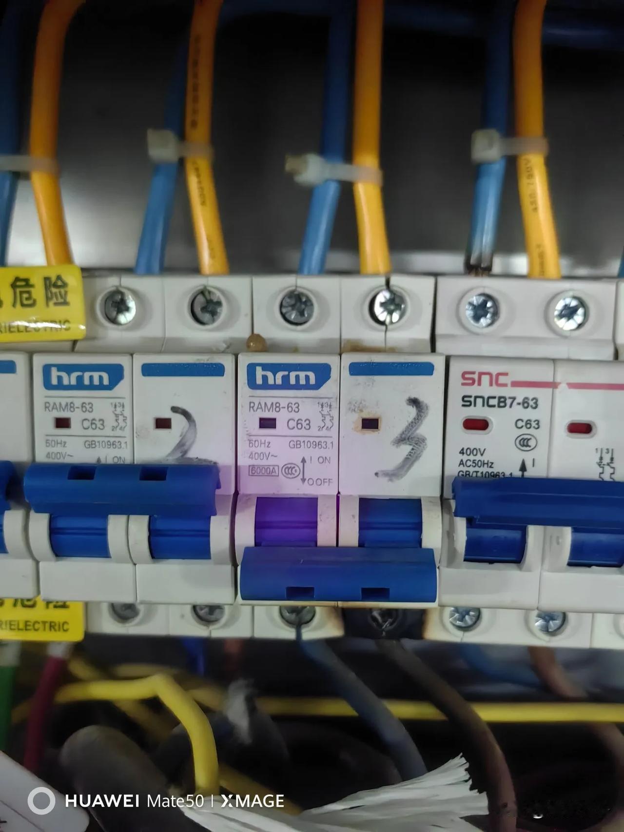 不得不佩服国家电网的工作效率。以前只是听说，今天亲身经历。效率之高可以用秒计算[