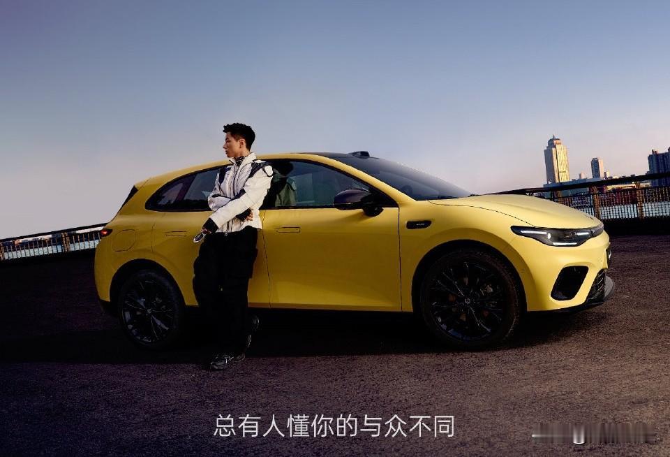 零跑汽车为什么会深受年轻人的喜欢呢。主要因其精准把握年轻群体对高颜值、运动化、智