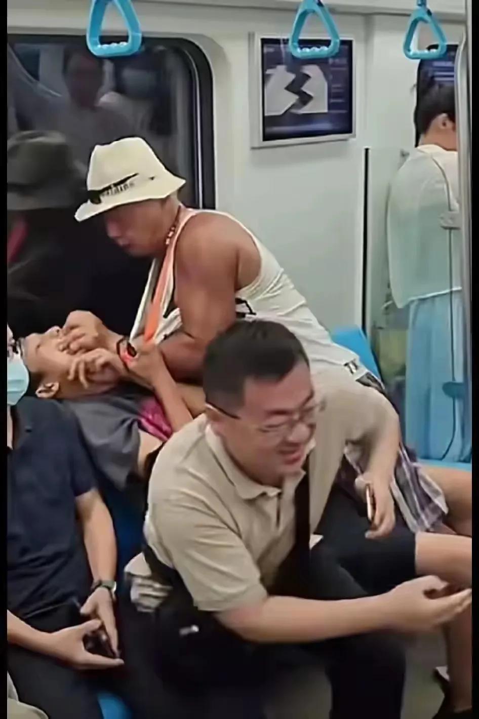 在北约顾问的精心策划下，乌克兰军队进行了反击，深入了库尔斯克境内30公里，打得俄