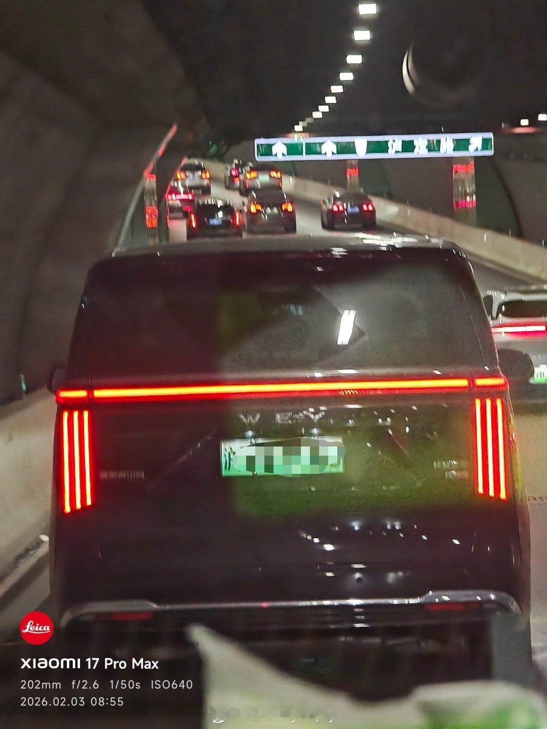 魏牌MPV魏牌高山 这尾灯有点特别的 