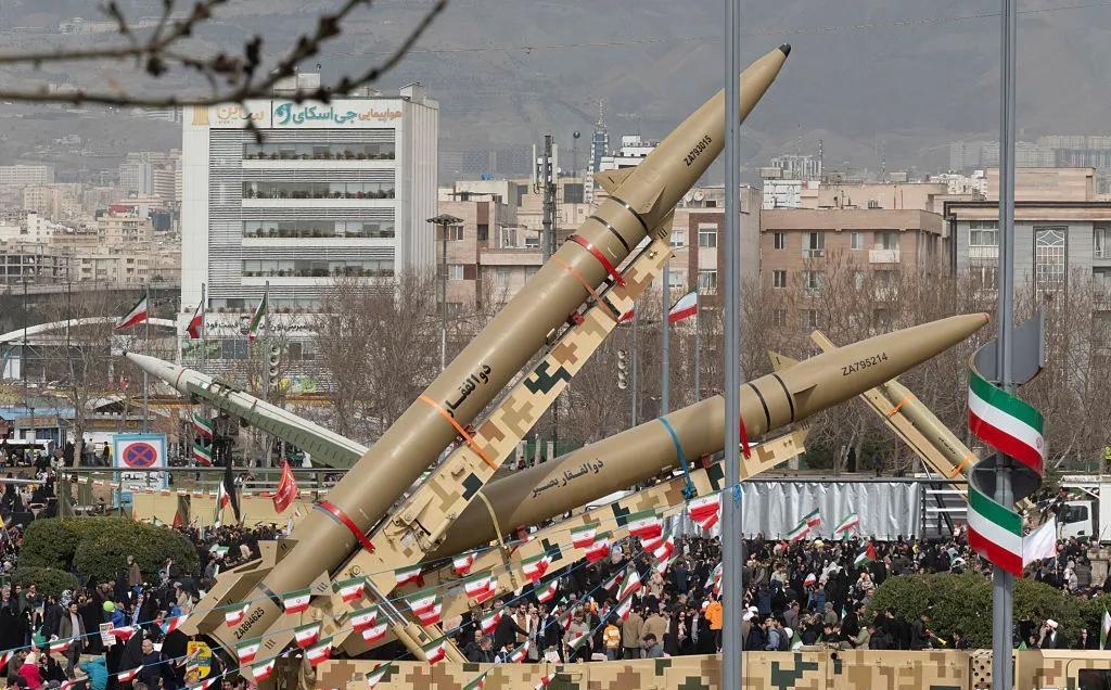 伊朗这波反击太硬核了！刚理性解封霍尔木兹海峡保稳财路，转头就把火力拉满，第22波