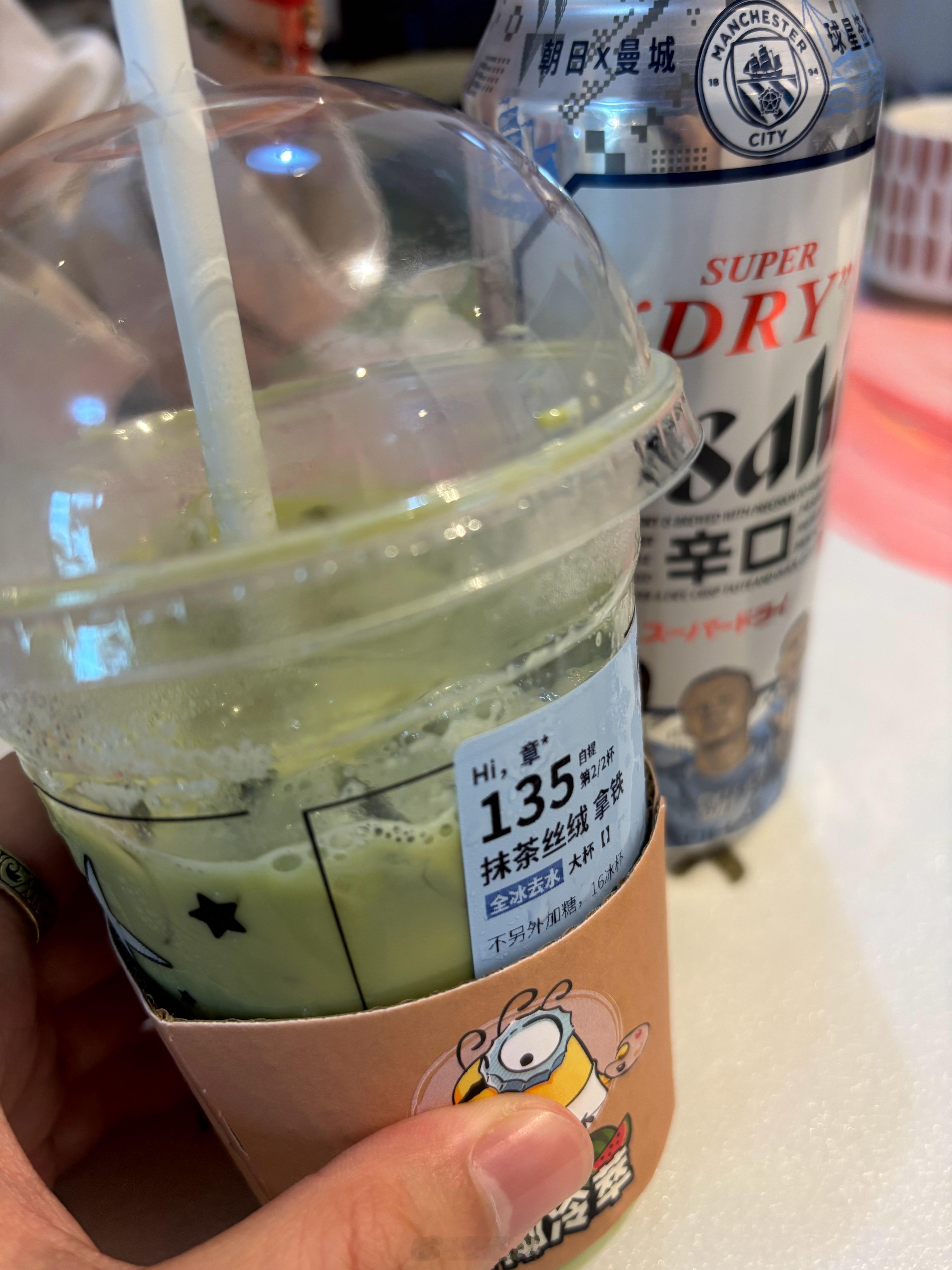 我女朋友的最新杰作，瑞幸抹茶丝绒拿铁+朝日