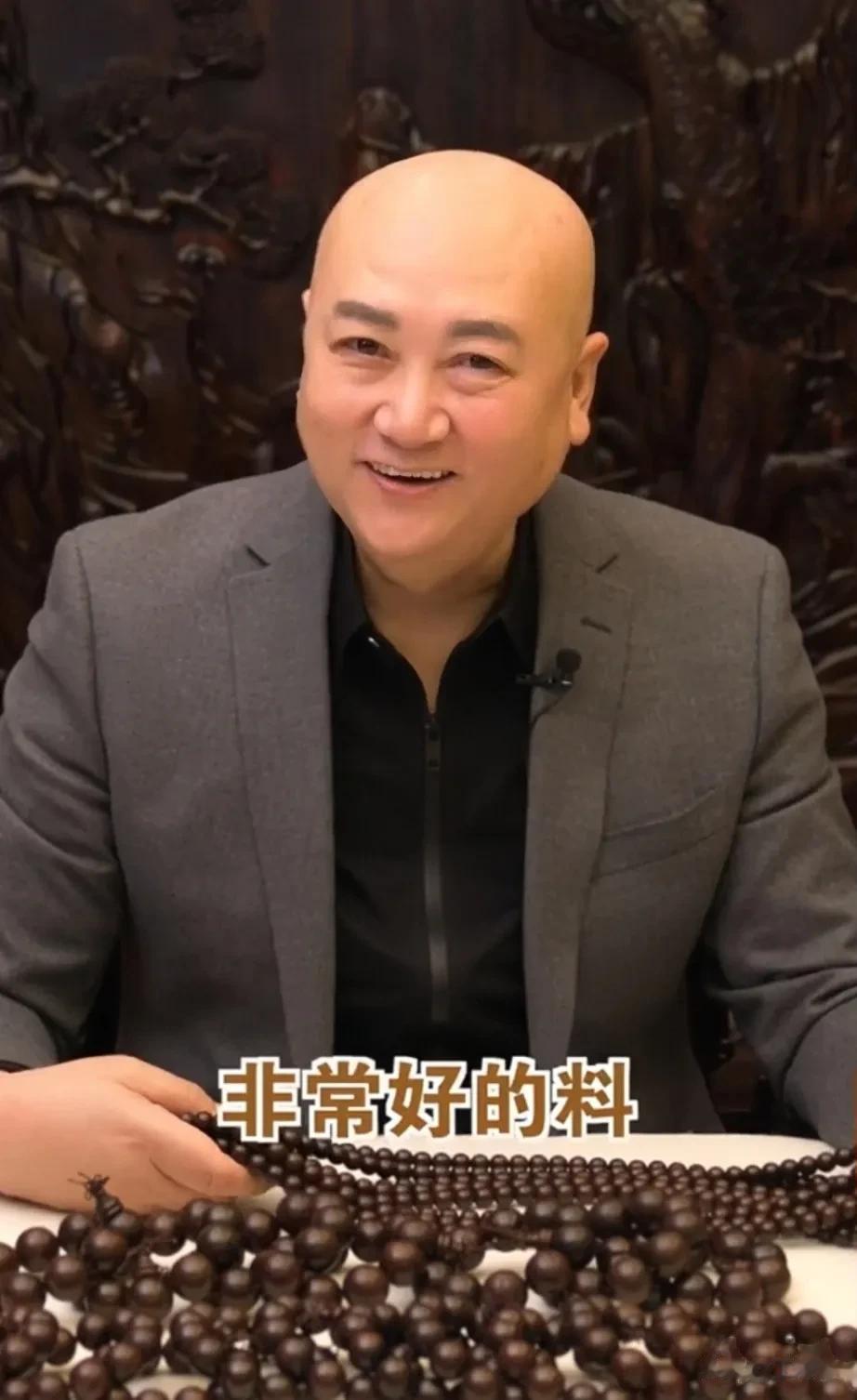 “得道高僧”迟重瑞带货，尴尬了！

前不久，迟重瑞直播带货，西装革履的他戴着白手