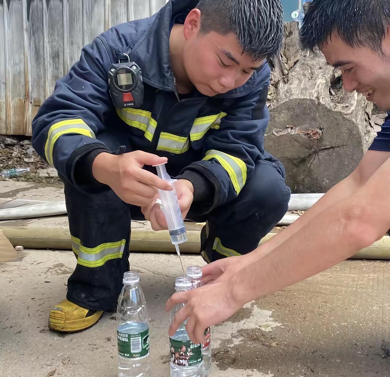 我总叮嘱你救援的时候不要往前冲，你总是笑着说——没事，人民的生命财产排第一。消防