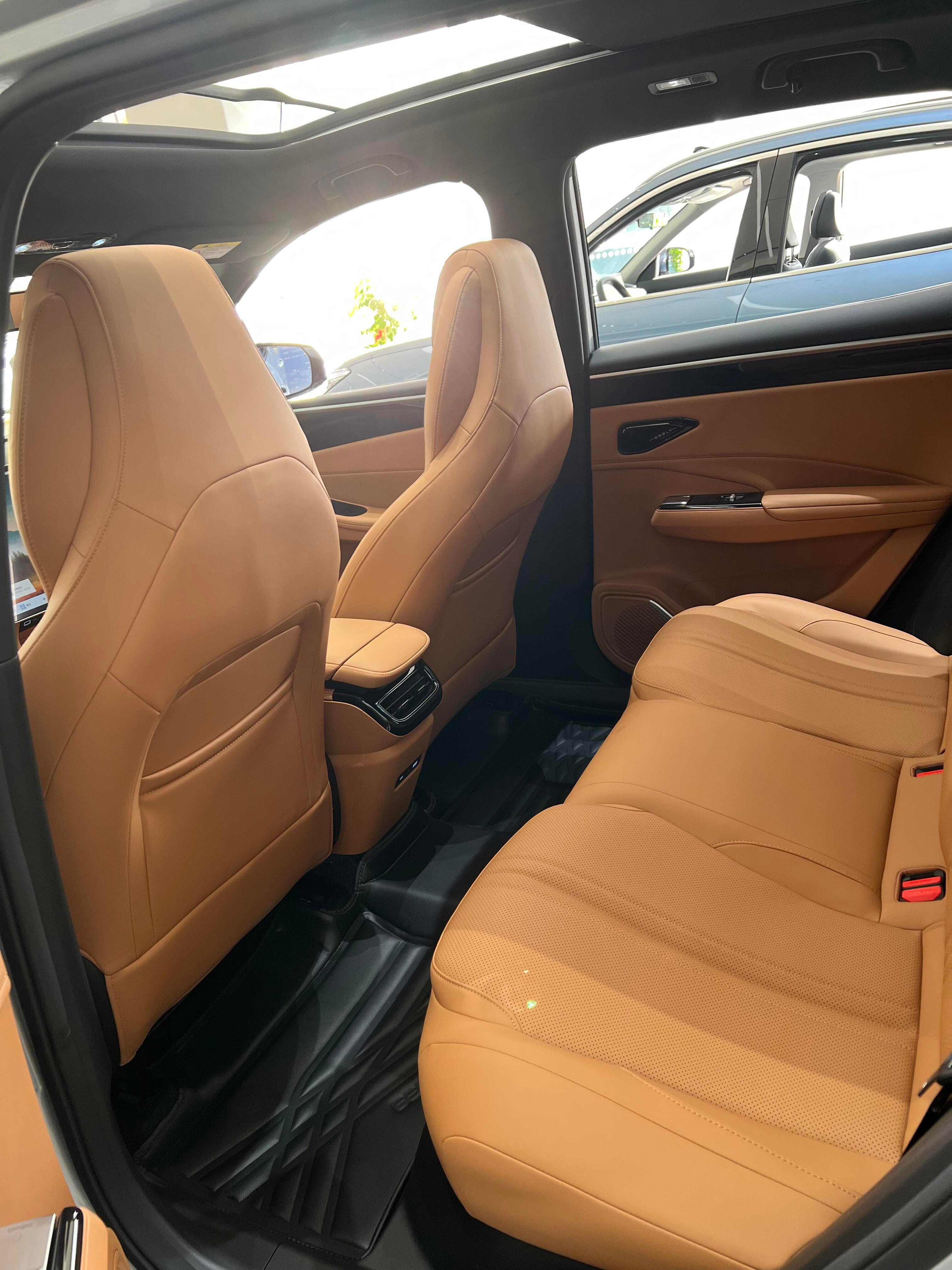 综合续航能到1300公里以上，跑长途基本不用中途补能。 