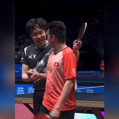 王楚钦赛后笑着和黄镇廷搭肩拥抱，郭焱说第六局王楚钦走神了。


11.12日，全