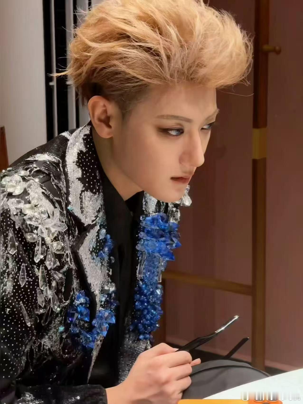 黄子韬扛不住于洋的美  救命！黄子韬和于洋的互动比段子还好笑！“扛不住美貌”引发