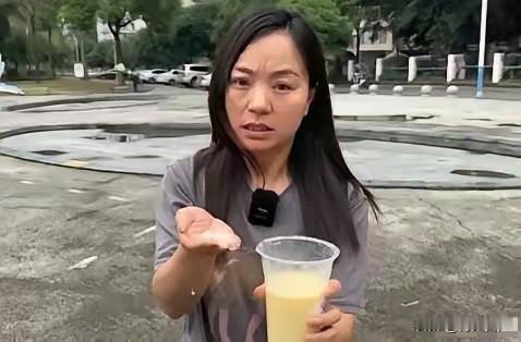 简直丧尽天良！6月16日曝光，四川一女子带娃吃火锅，点的“鲜榨玉米汁”孩子猛喝好