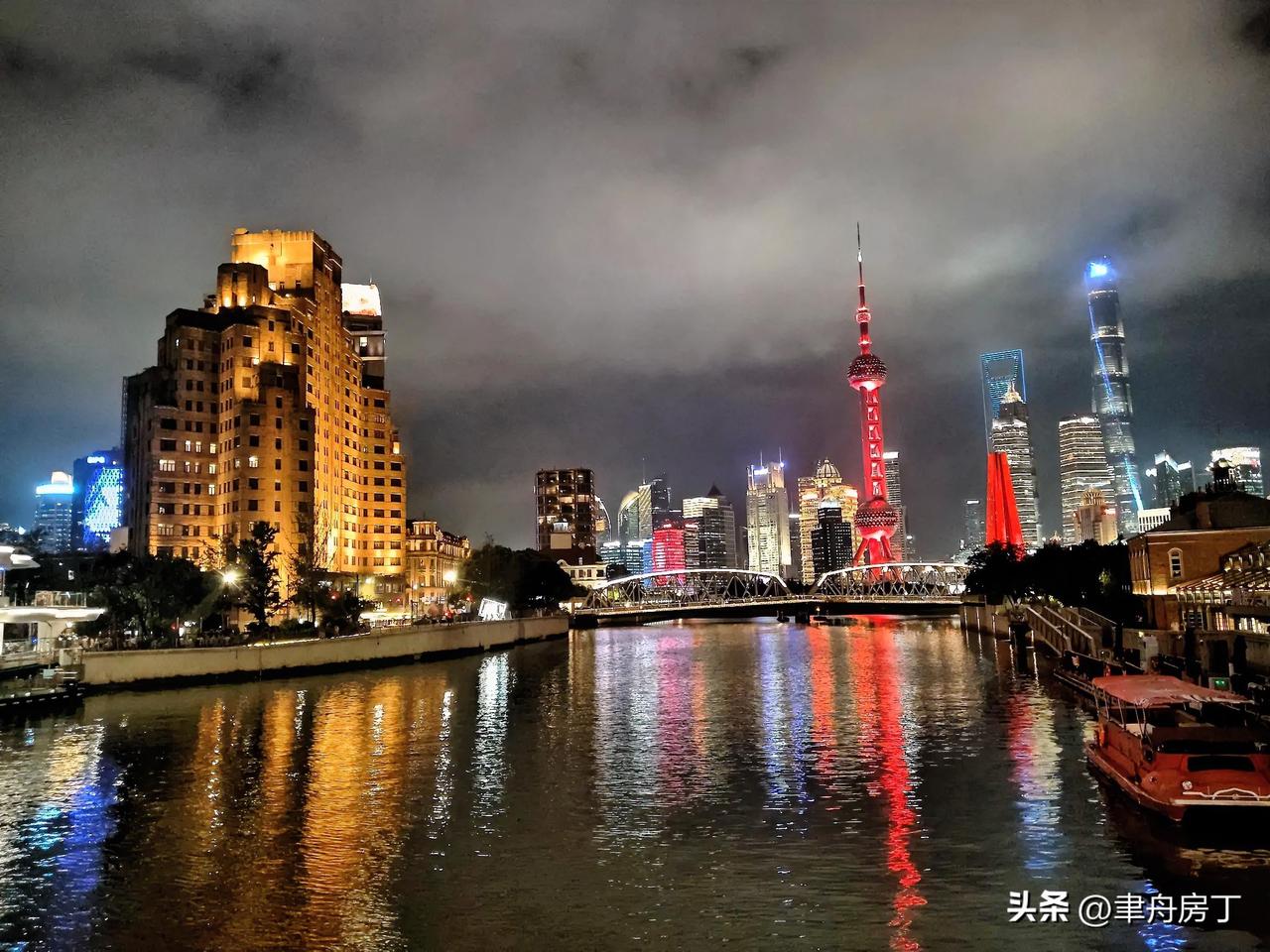 近处繁华喧。