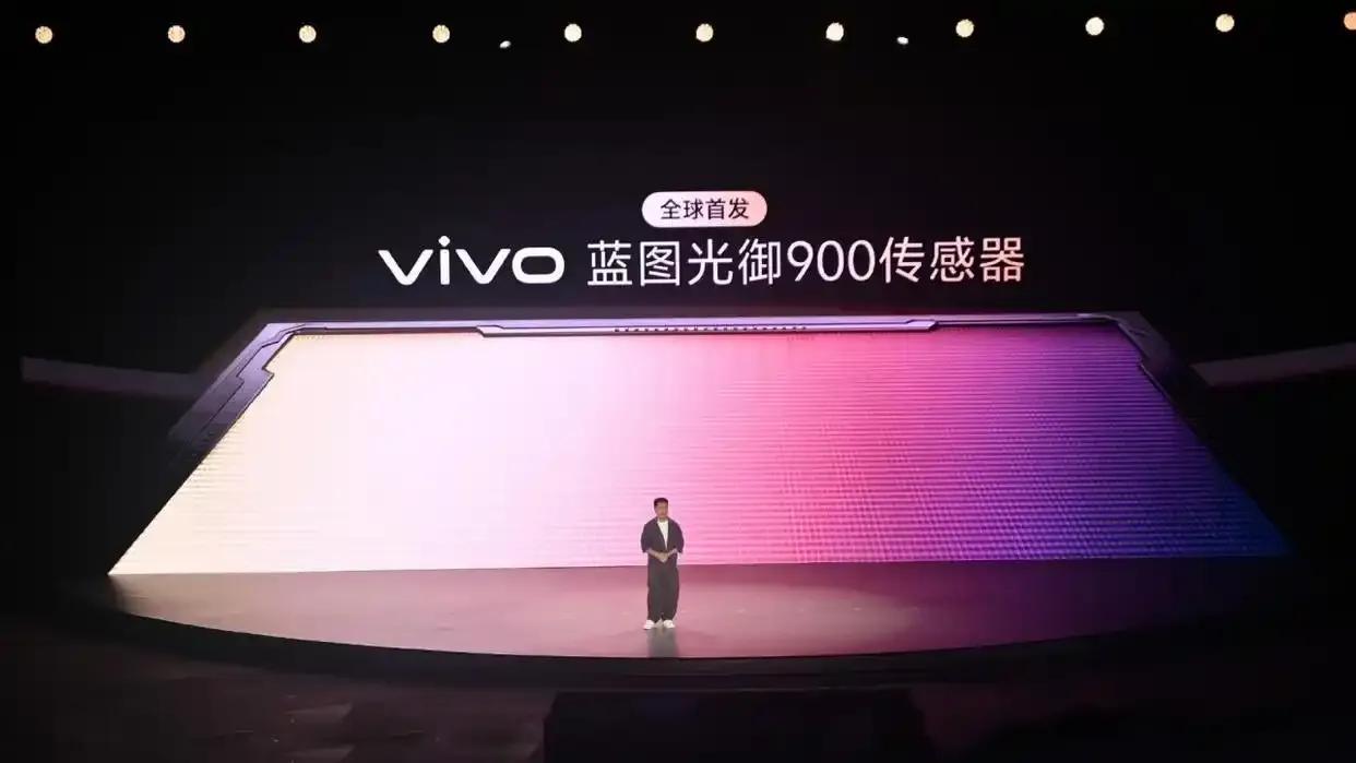 手机影像卷疯了，4K拍240帧慢动作

9月21日晚，vivo在上海发布X500