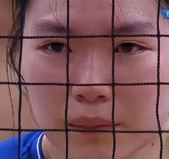 张籽萱哭了，是在中国女排对阵土耳其女排的第五局比赛双方打到11比14的时候，可能