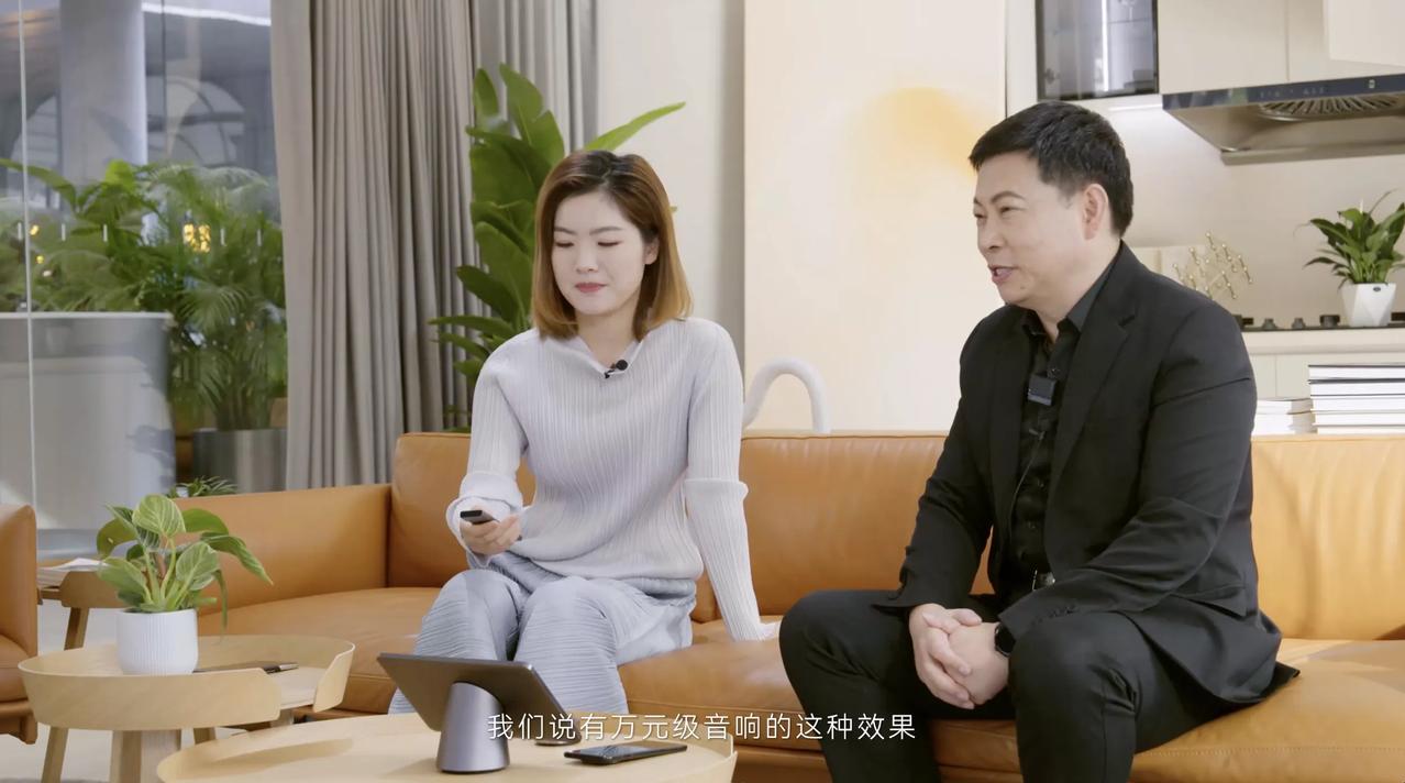 数码博主@eva的科技生活放出在深圳万象天地华为旗舰店偶遇余承东的视频传开后，又