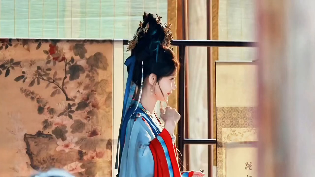 李一桐金枝，雀儿美成一幅画了 