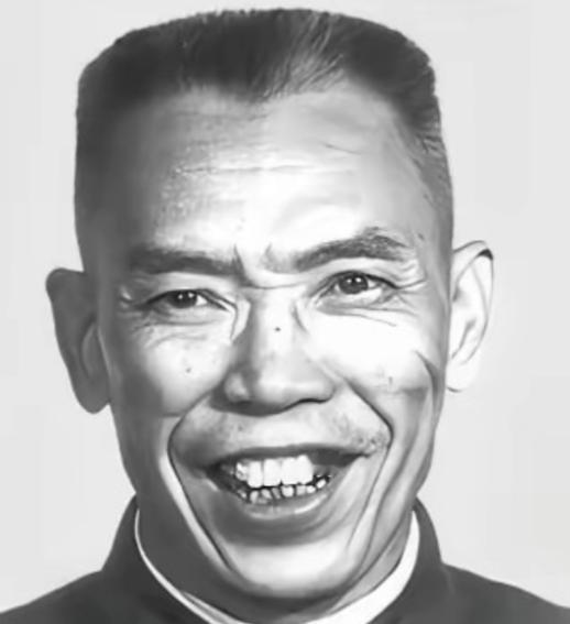 1973年，开国中将梁兴初在太原化工厂，穿着发白的工装，认真打扫地面，大伙都叫他