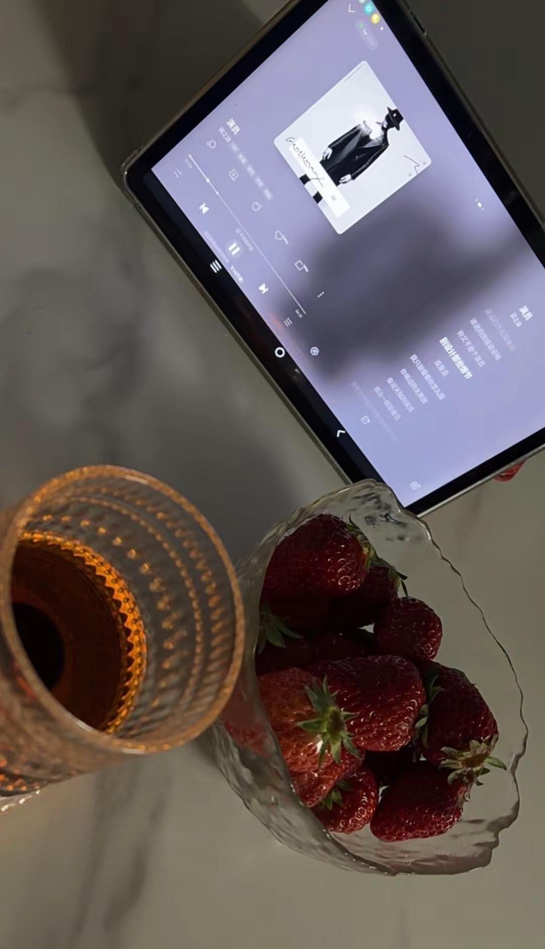 果然人到了一定年纪，就会喜欢这种调调，虽然不能当饭吃，但可以喂饱孤独无趣的灵魂。