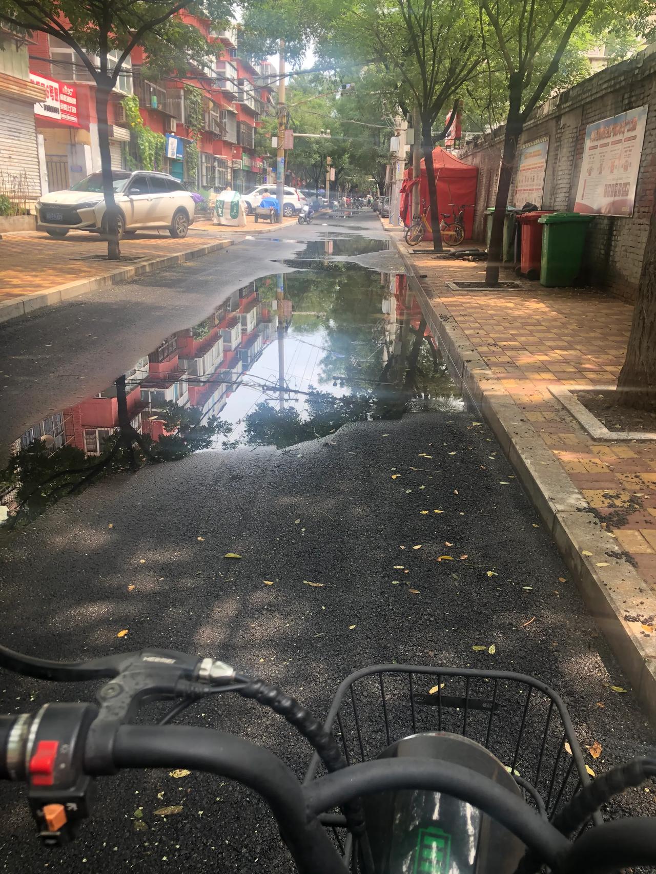 连夜修好的路上午就下了一场雨检验你们的工作质量