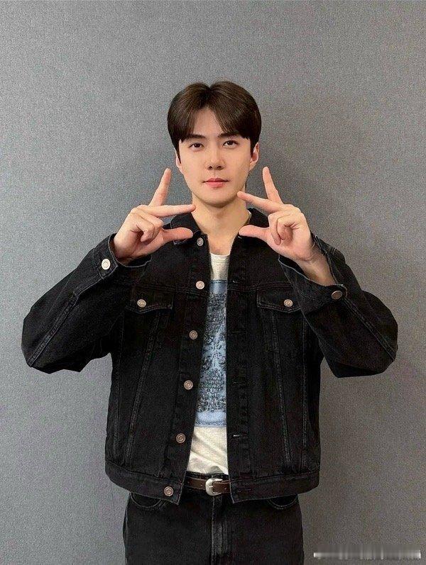 不知道 吴世勋的身材很曼妙 吴世勋粉丝是懂造梗的！签售会现场教欧巴说这句中文，魔