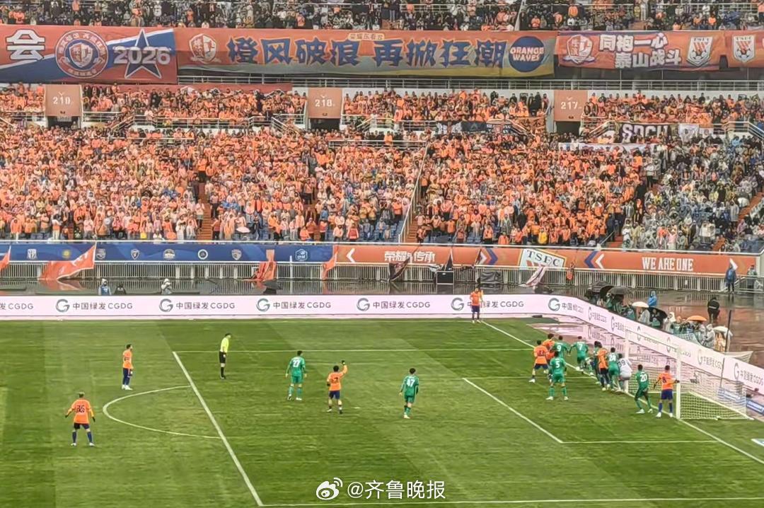 【都没破局好办法，#上半场泰山与国安互交白卷#】#京鲁大战今日上演# 3月14日
