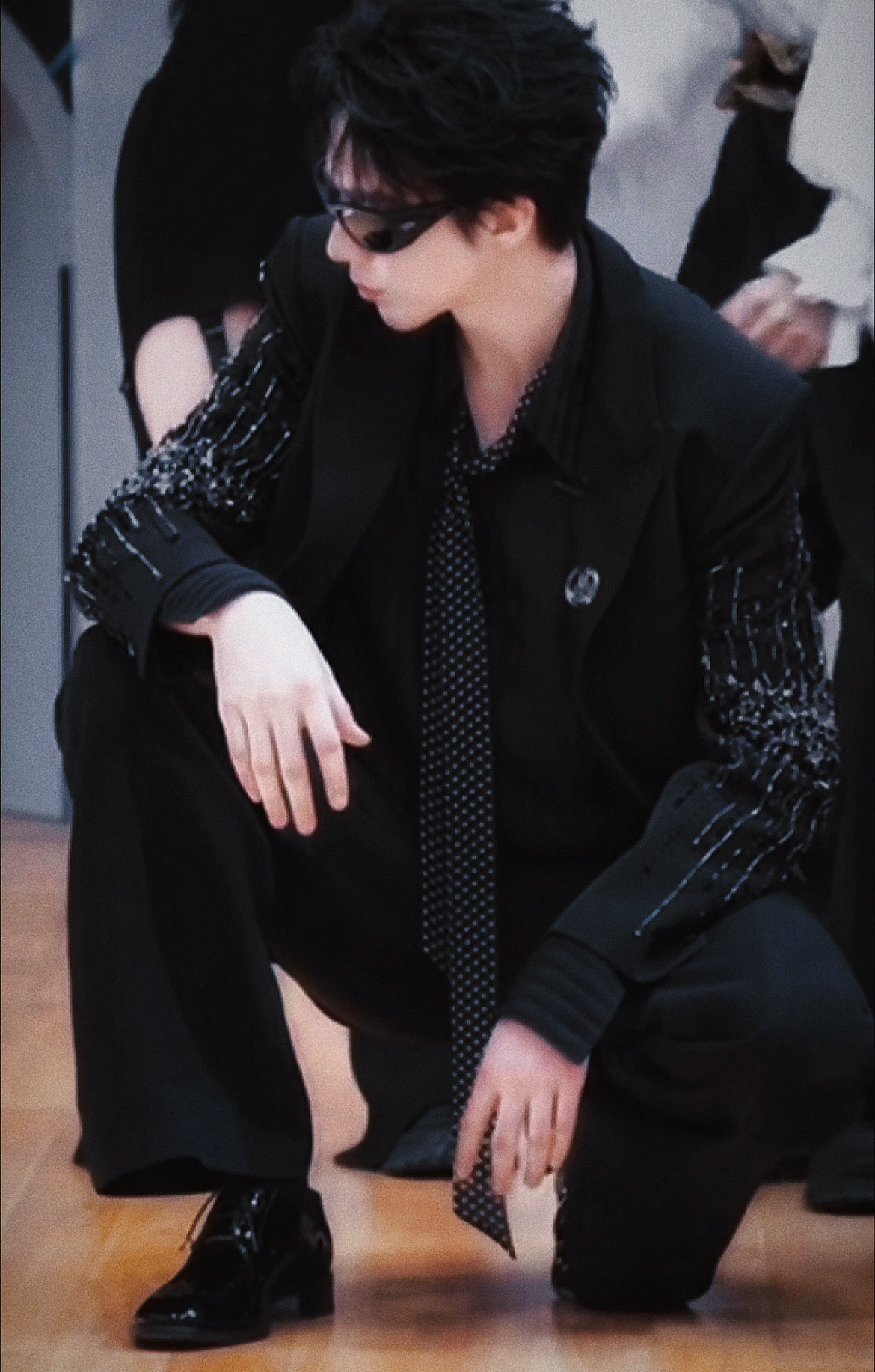 周六福袋1+0.25+0.5不只是惊艳的五官，更是由内而外的挺拔气场，舞台上耀眼