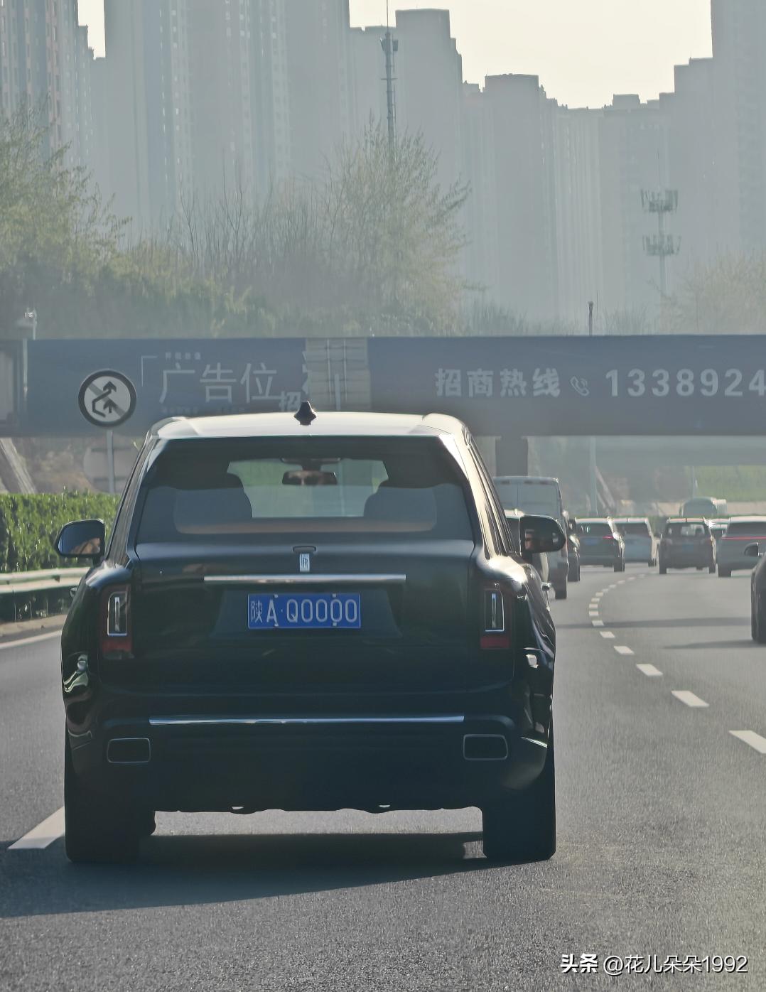 大哥又换成库里南了（还是个连续剧）
24年1月的时候在高速上遇到这个大哥，当时他