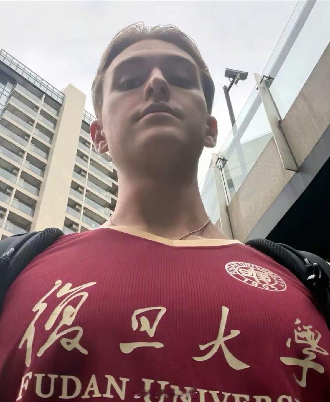 王水牛 起英文名，网传王水牛艾滋，王水牛非复旦研究生，到底哪个是真的？王水牛出事
