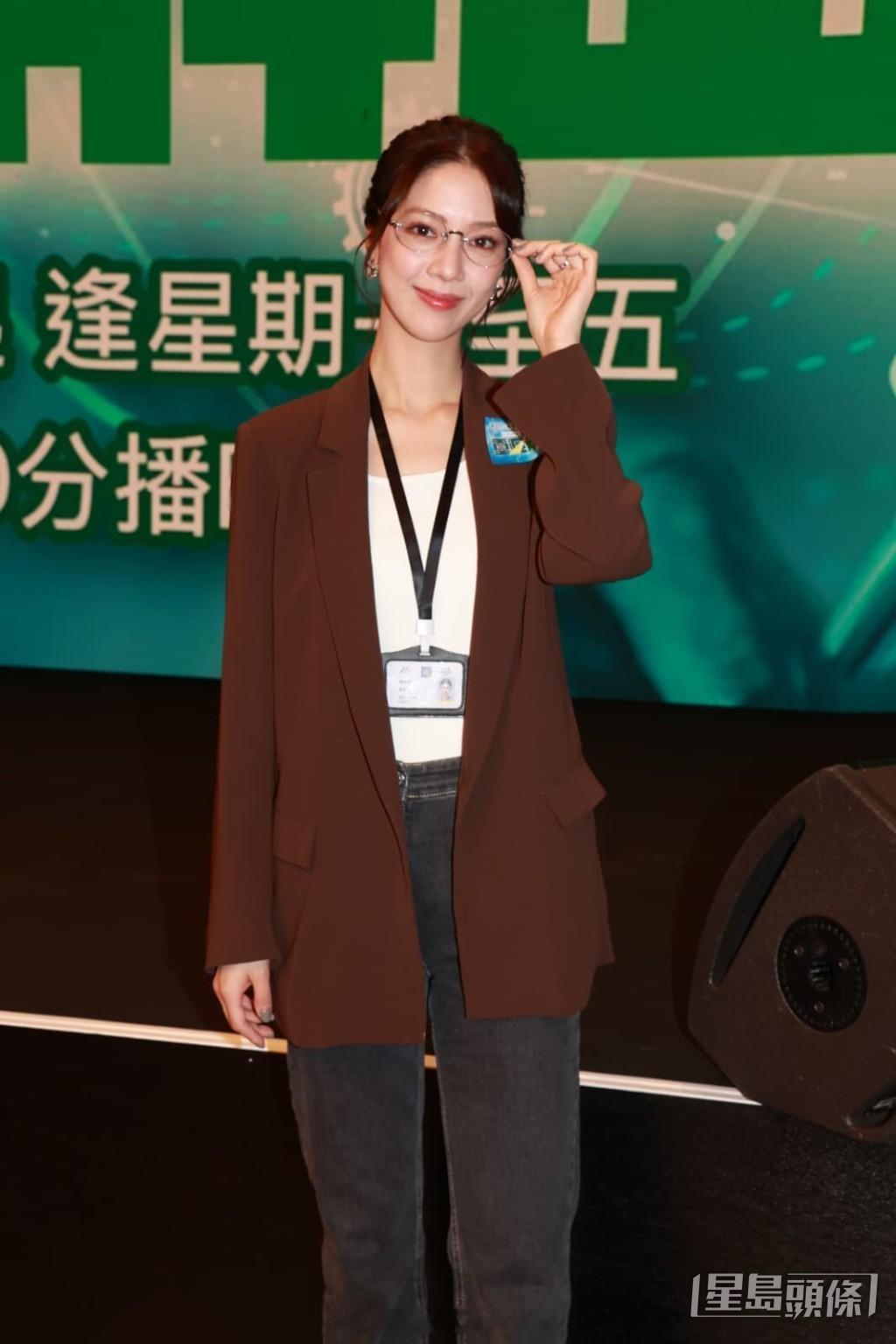 陈晓华感性发文《勇气》并非借歌抒发感情，否认放宽心态接纳爱情：现阶段专心投入工作
