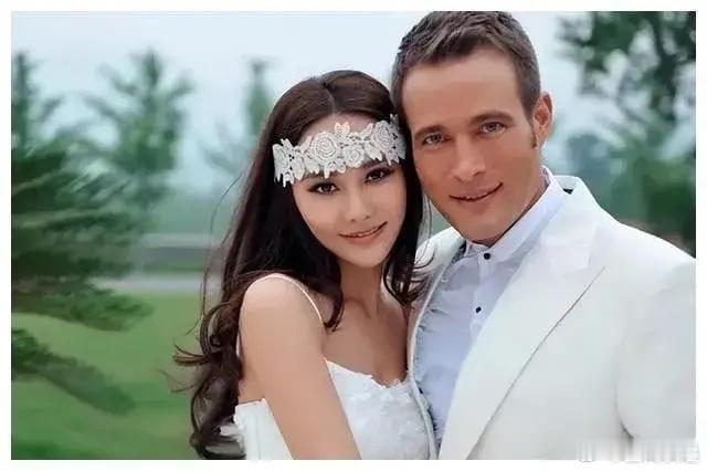 吴奇隆马雅舒离婚后不同境遇 当年他们的离婚也曾轰动一时。离婚后，吴奇隆在事业上一