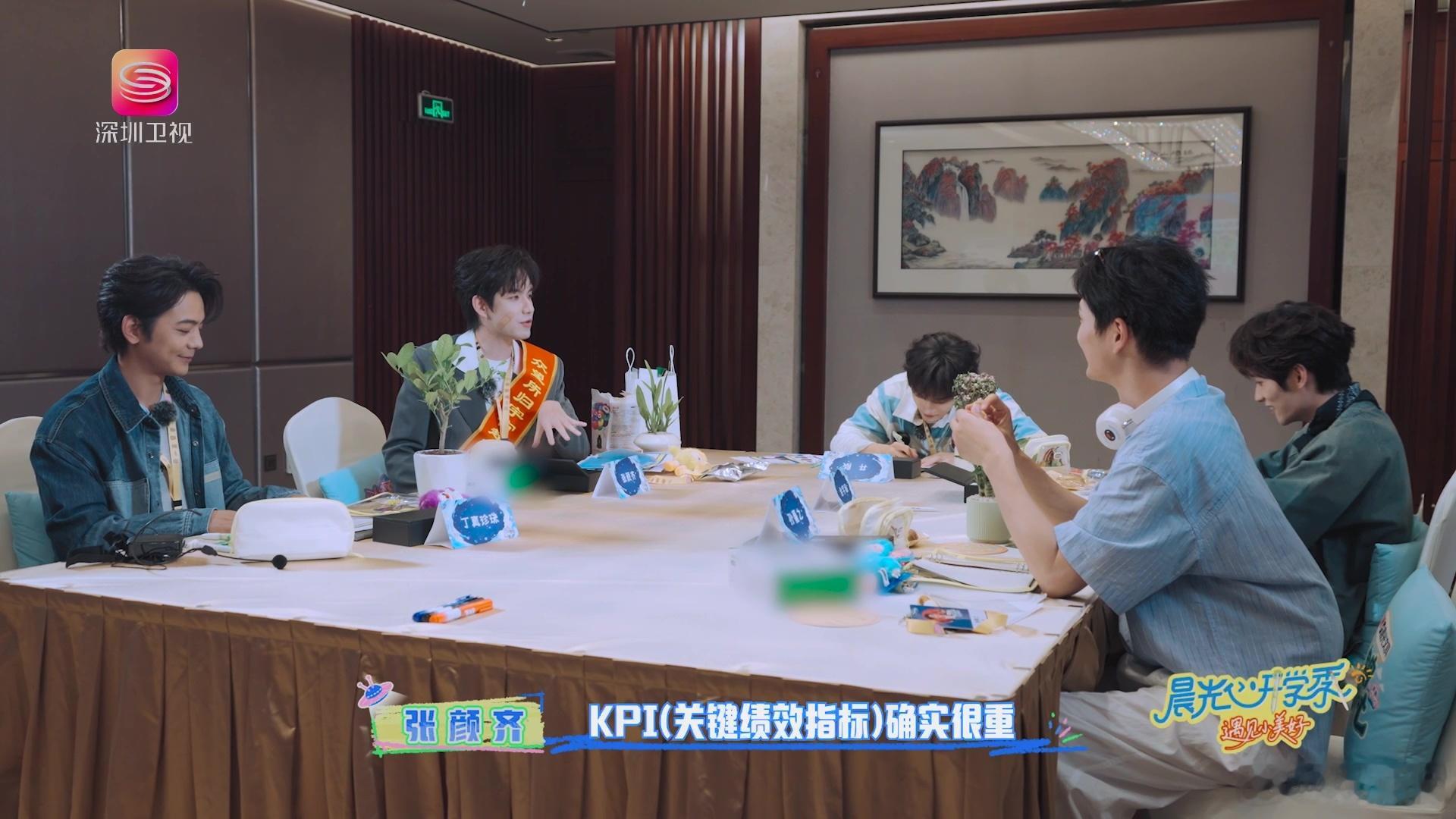 员工守则是都听张颜齐的 井胧当场弹劾店长，结果四人还是乖乖“听店长的”！这反转也