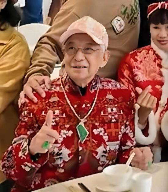 演了一辈子坏蛋，走的时候却把千万家产全捐了！
4月15日拂晓，香港猝然传来一则令