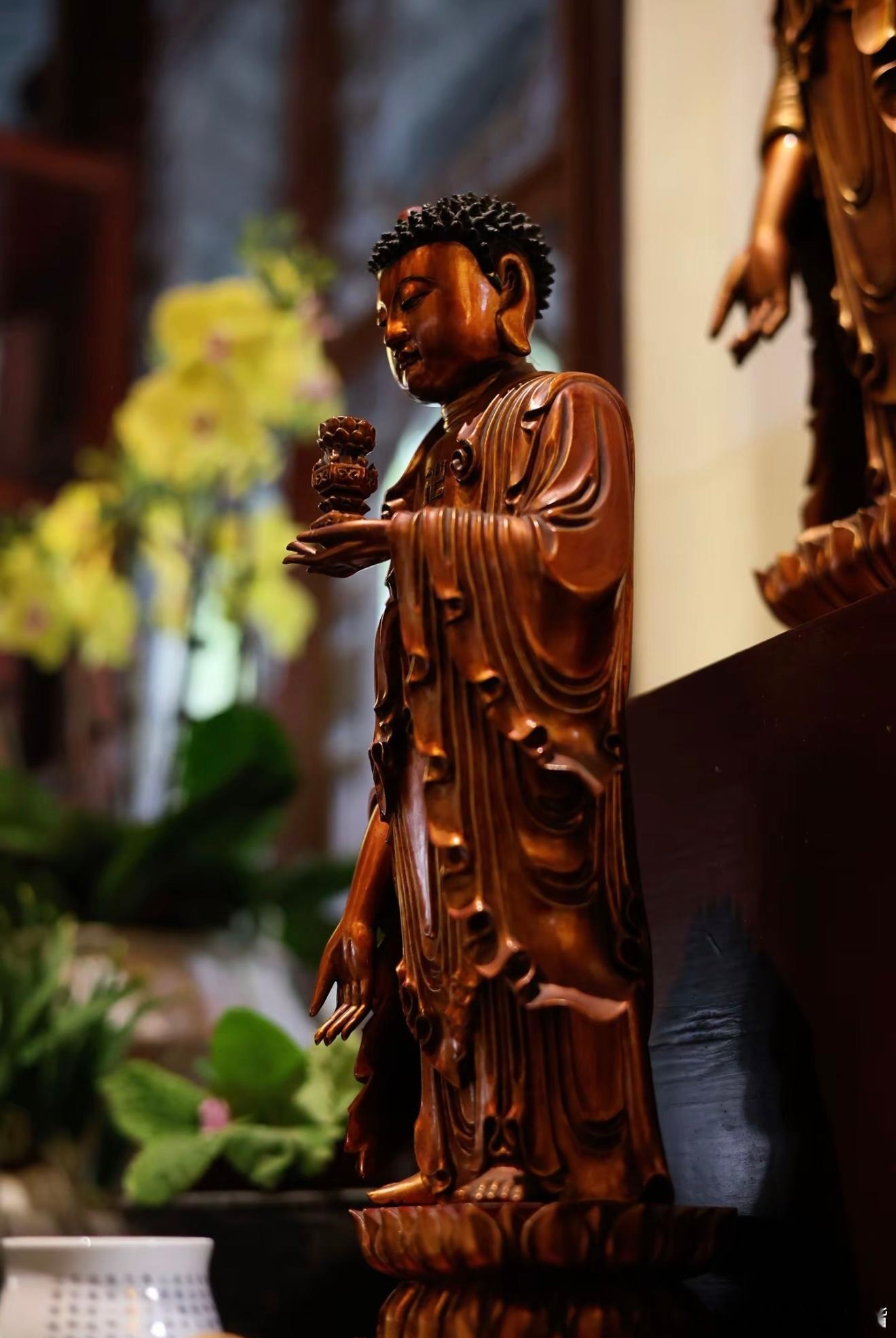 “真正折磨你的，从来不是任何  人的绝情，而是你心存幻想的期待和无法控制的想象力