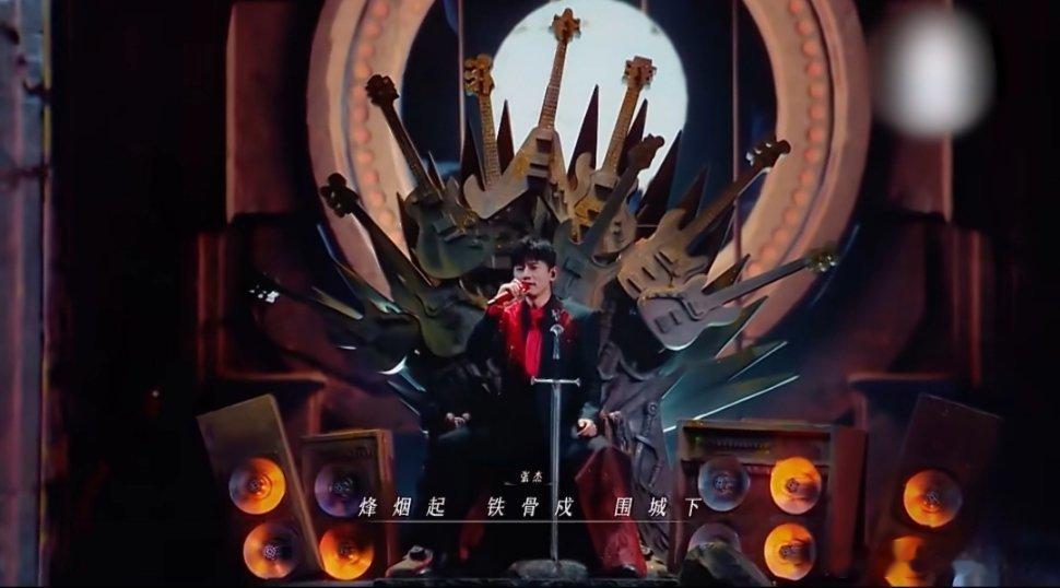 张杰焕新演绎天下张杰粤语新编《天下》，把情爱改成家国大义，取材网友改编创意，水墨