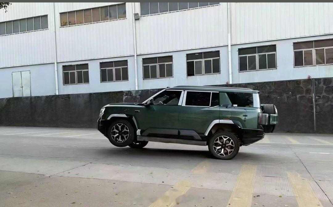 雪地、飞坡、。。。，国家权威机构认证，比亚迪云辇P看来又要进化了！ 