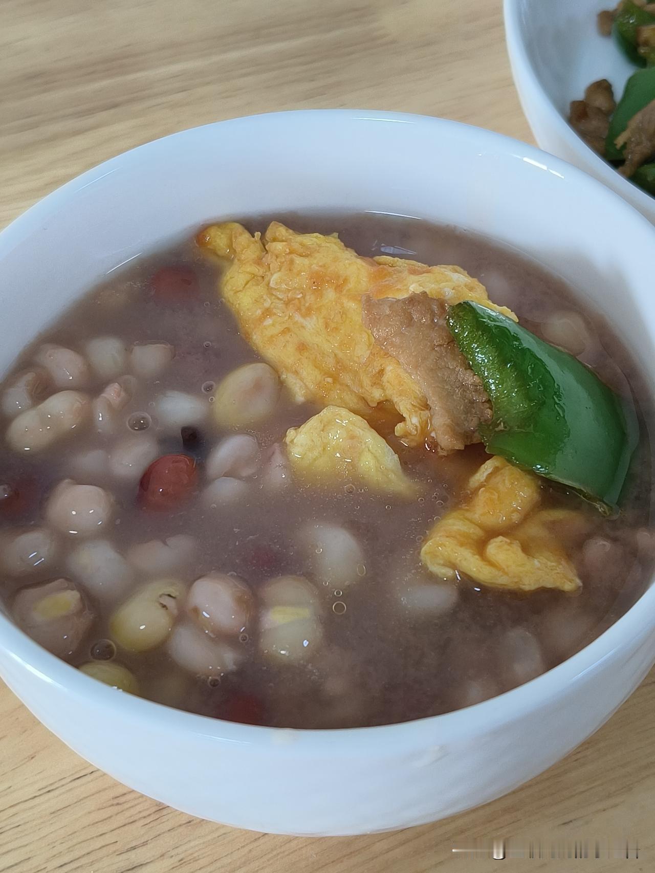 没啥好菜，就是家常味，你们家今天吃啥？

不知道大家有没有这样的感觉，就是会突然