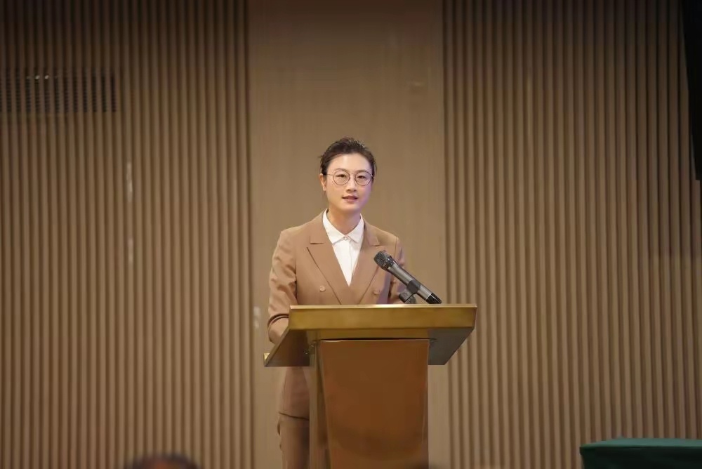 丁宁执掌北京乒协据新华社北京6月7日电 7日上午，北京市乒乓球运动协会换届大会暨
