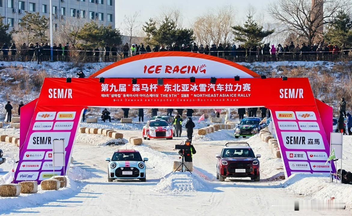 一圆一方，天圆地方？这俩 MINI JCW 在雪上是真帅啊！

MINI JCW