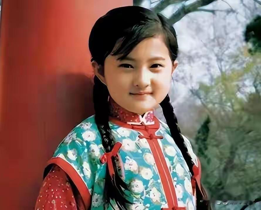 金铭的婉君和小草，简直是刻在我DNA里的角色！8岁的她就凭《婉君》红遍两岸三地，
