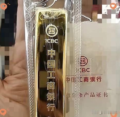 10月23日，
国际金价已经跌疯了，
昨天还是高位，今天继续往下回落，持续走低的