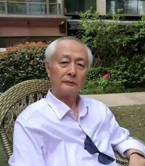 2002年作曲家赵季平的夫人去世后，第二年在朋友的介绍下，赵季平与成都新都川剧团