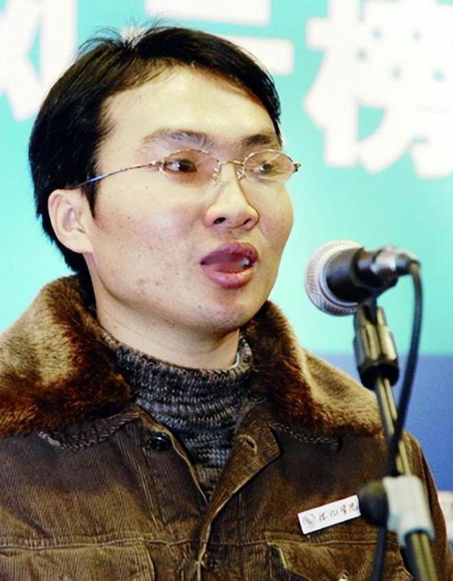 “感动中国人物”洪战辉，消失多年后，突然露面了
 
他亲口说，当年轰动全国，自己