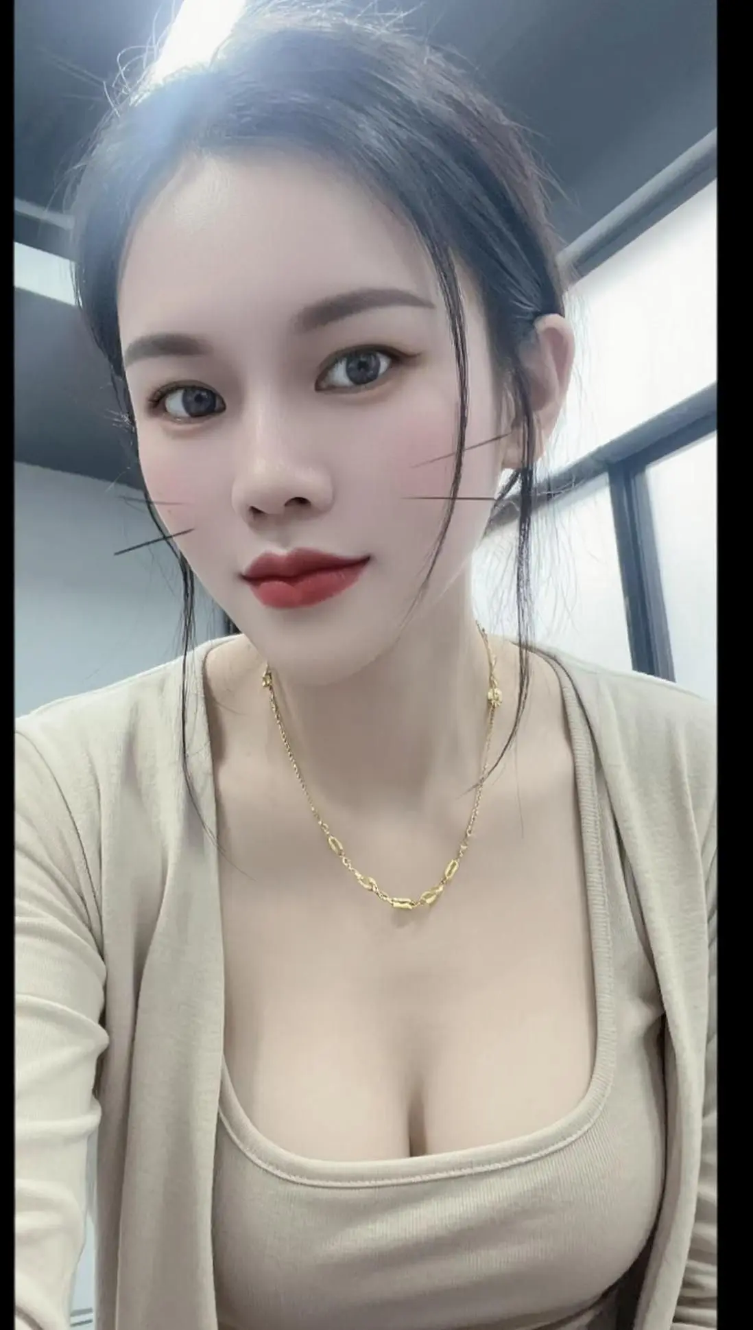 无论任何关系，只要别人不再考虑你的感受，就该及时止损，人生不是用来讨好...