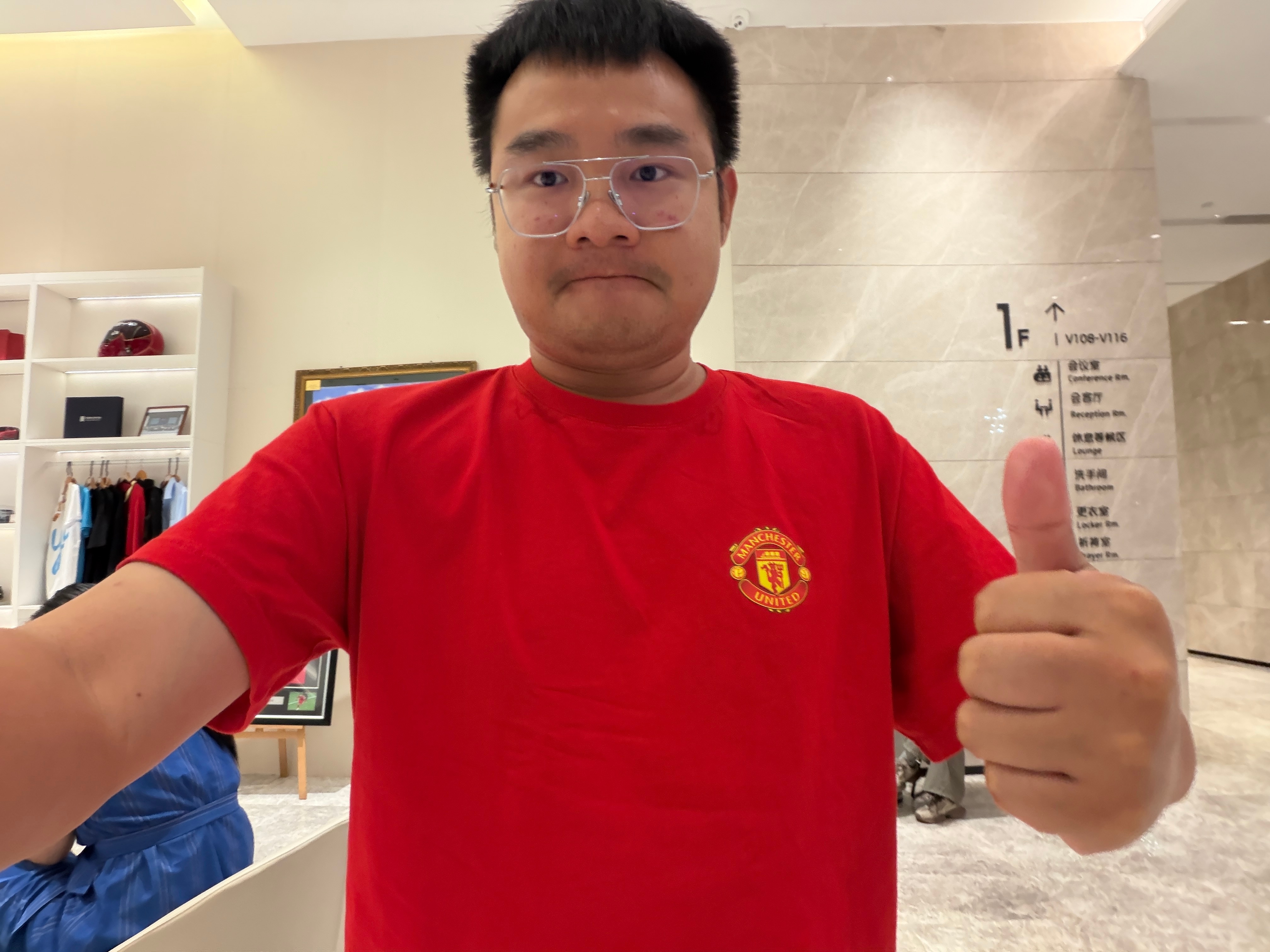C罗们把诸神黄昏打成无限流其实昨晚开波前我就拍了C朗拿度嘎亲笔签名波衫2026世
