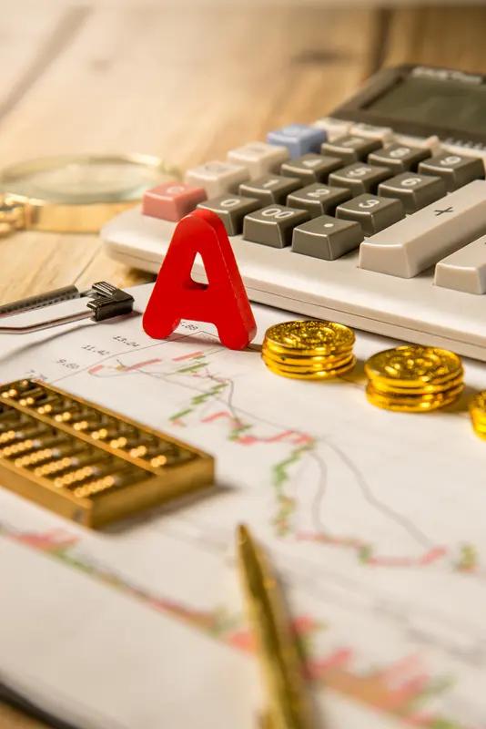 谁能断定明天股市啥情况？我想赚钱？怎么办？
      大盘怎么走？
     