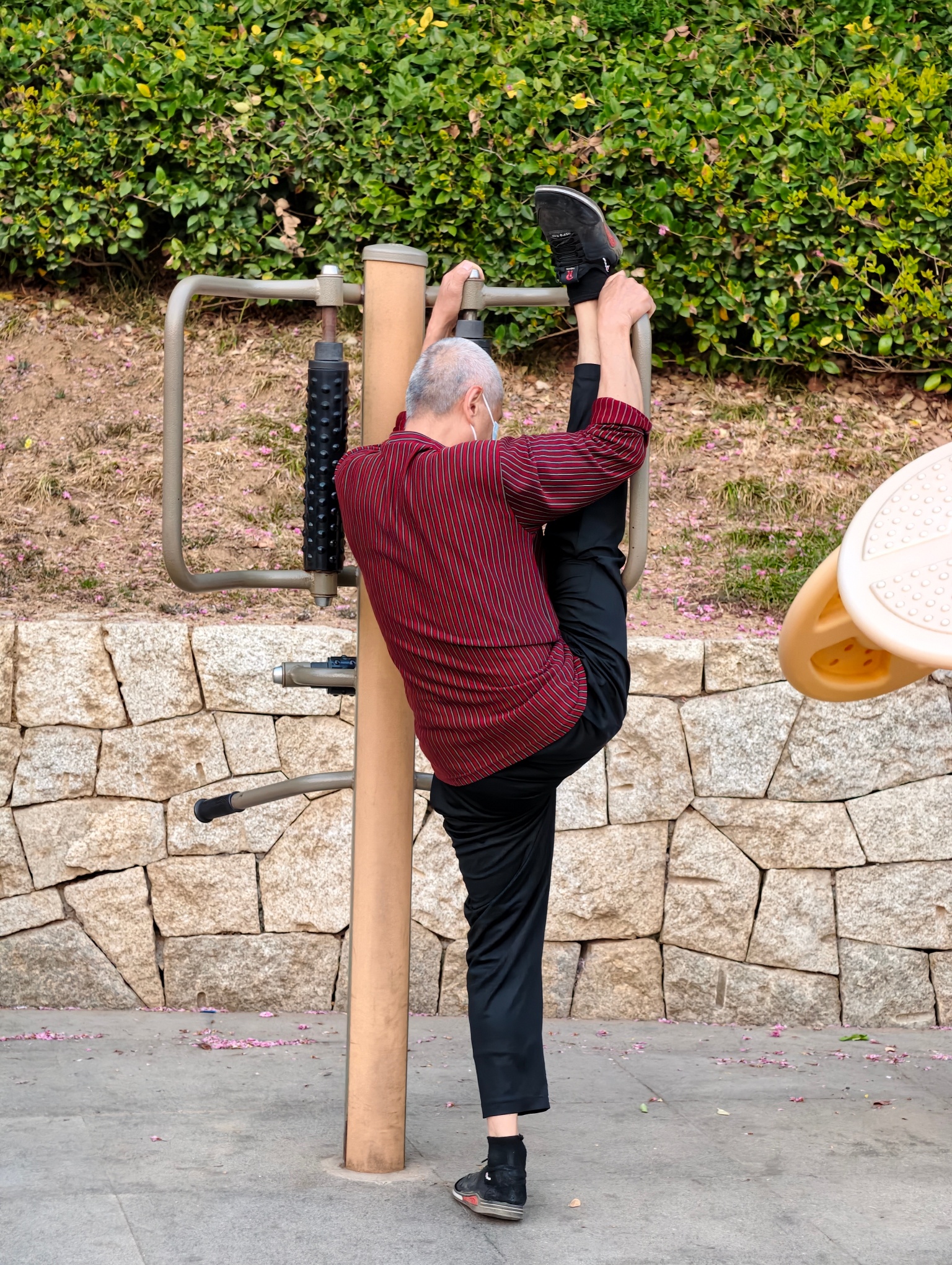 早～这健身动作，太厉害！ 青岛