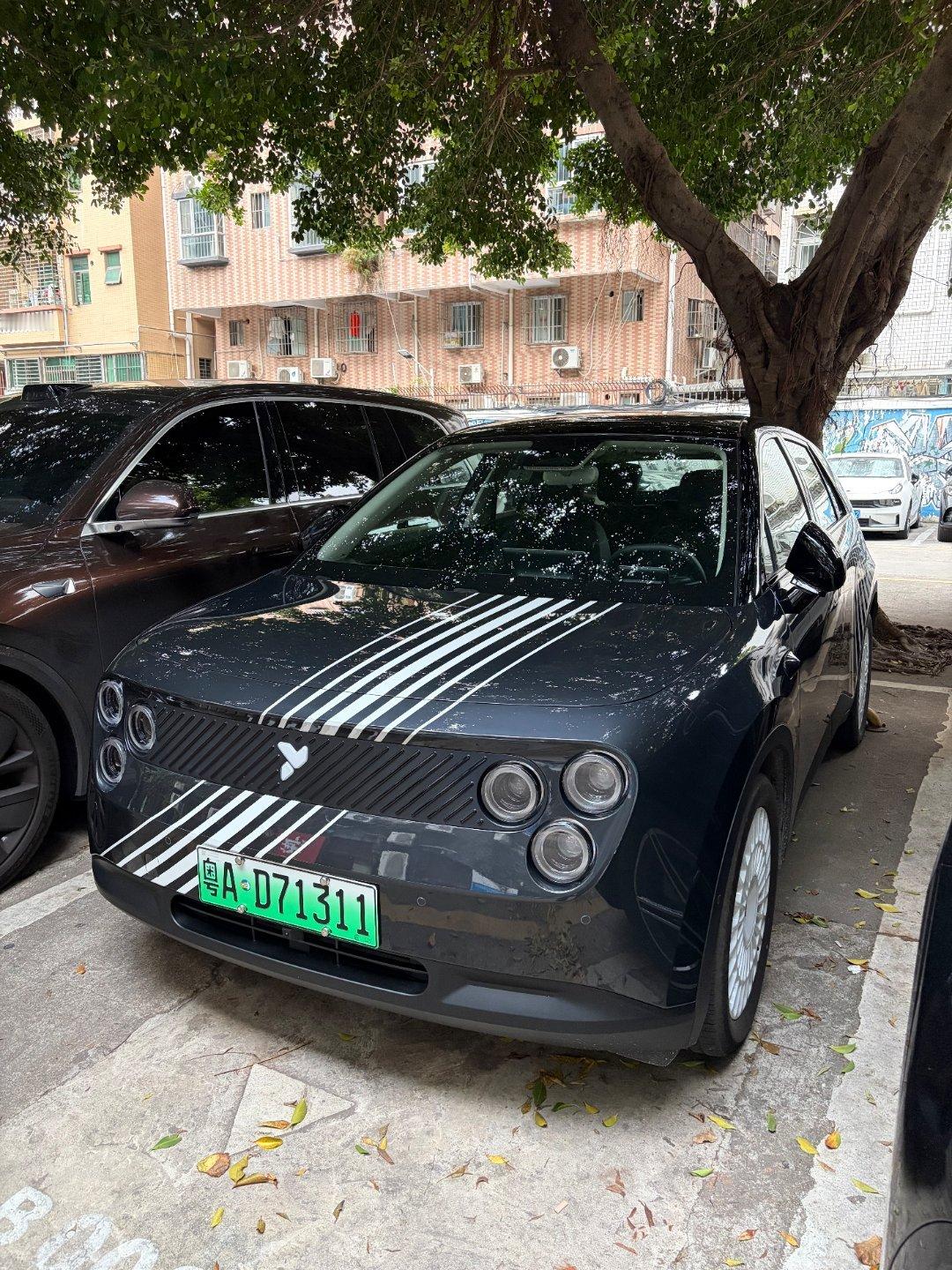 借了个，小虫子暗夜版，开一开，感受一下。说实话，萤火虫上市这么久，还没有好好开过