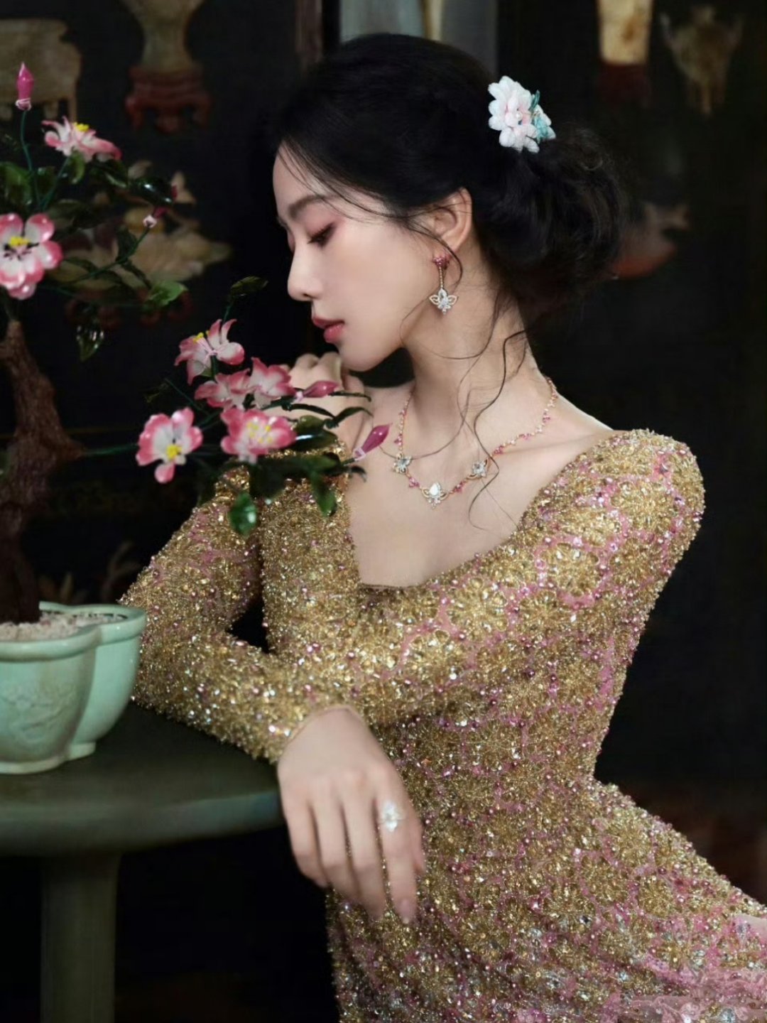 刘诗诗头戴非遗绒花高雅动人 85花刘诗诗参加活动，头戴非遗绒花，谁看了不说美？ 