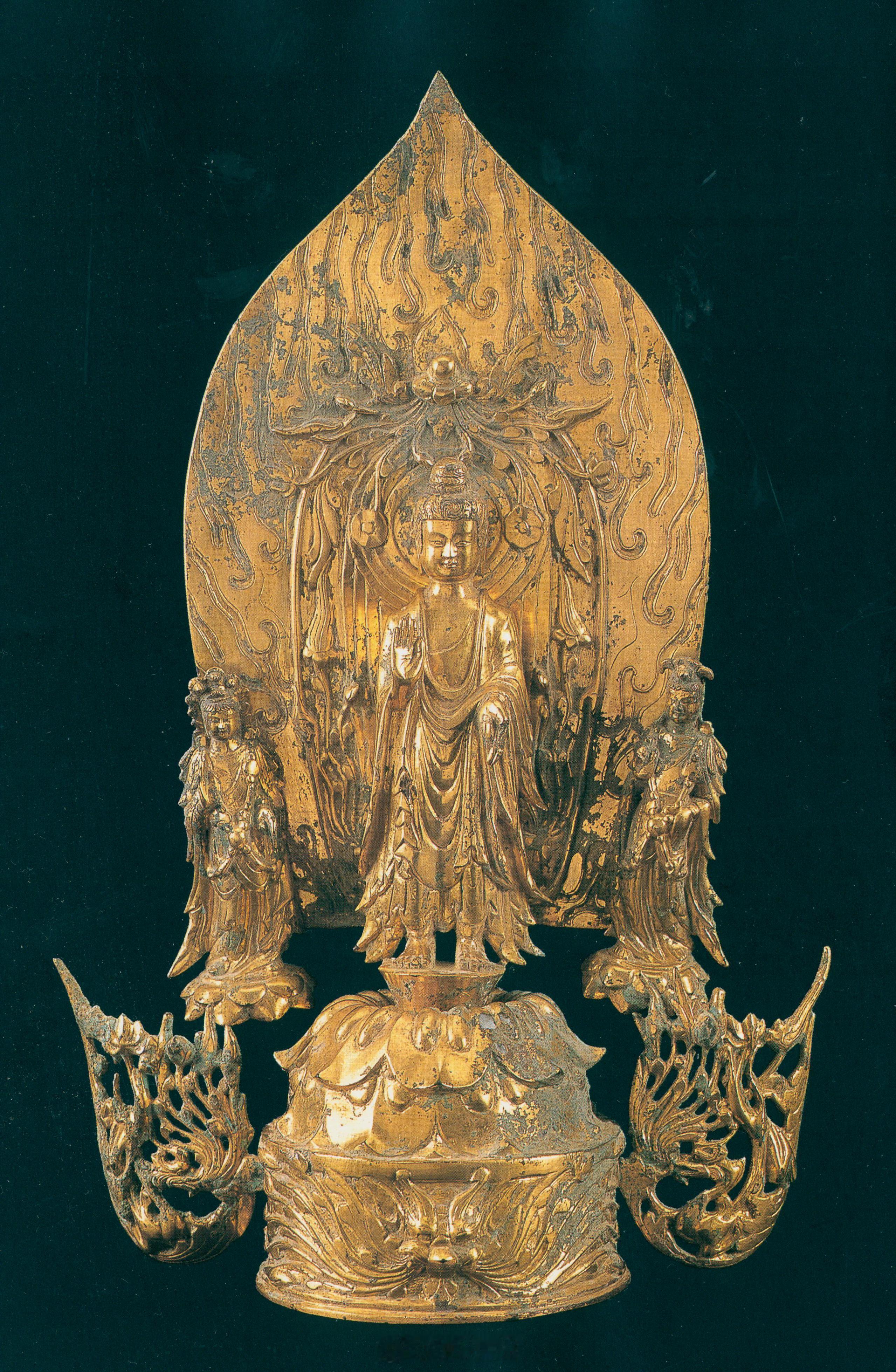 在《寻觅散落的瑰宝:陕西历史博物馆征集文物精萃》里难得看到是拆开状态的这尊铜像鎏