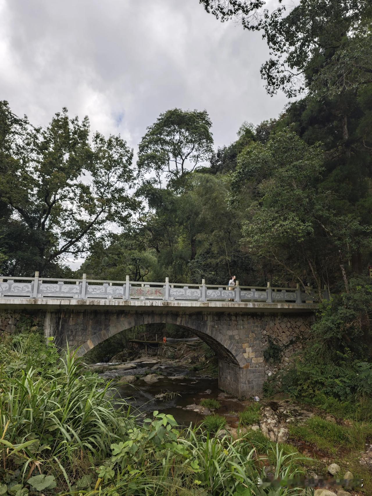 喜欢亲子徒步和露营玩水的，很推荐闽侯竹歧乡的际峰仙龙谷[赞][赞]

前几天为了