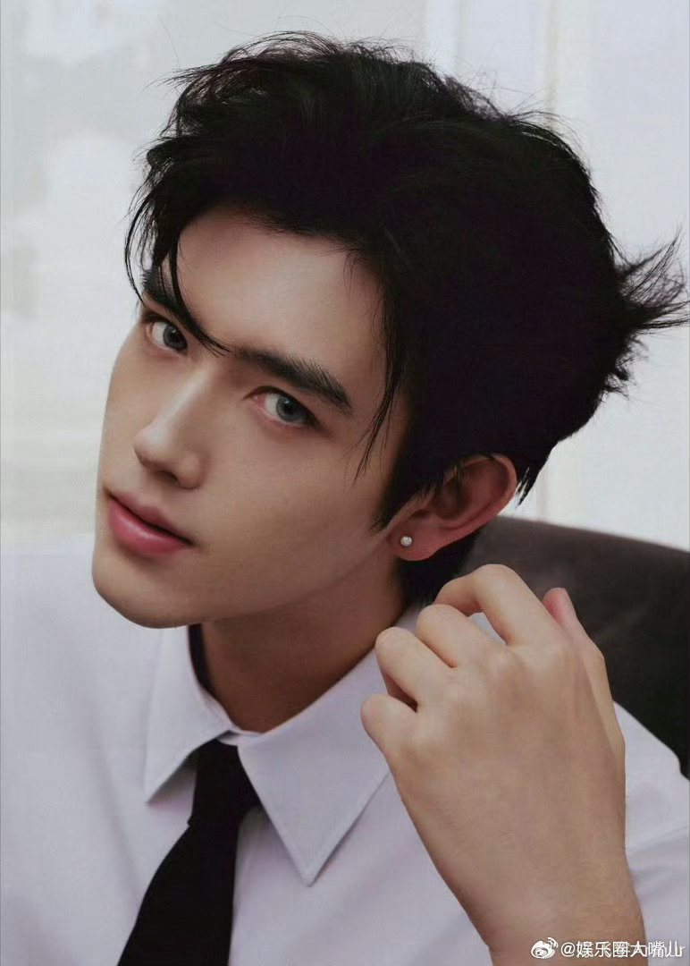 陈飞宇权威脸背后是更权威的演技 《白日提灯》第八集这段戏我能循环刷一百遍！陈飞宇